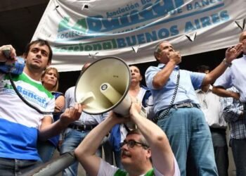 Bancarios cierran acuerdo salarial y superan los dos millones en marzo de 2026