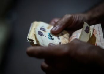 Paritarias: la caída del poder adquisitivo del salario en la economía argentina en febrero