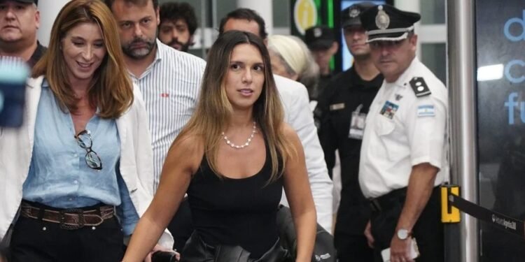 Agostina Páez regresa a Santiago del Estero tras abonar la fianza de 18.500 dólares