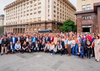 Intendentes de la Provincia de Buenos Aires marchan contra el "tarifazo" en los surtidores