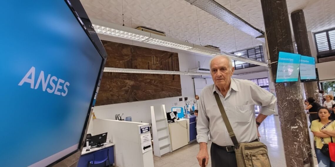 ¿Cuándo cobrarán los jubilados sus haberes de abril y qué monto les corresponde?