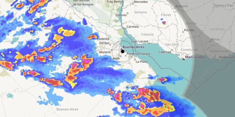 Se acerca el alivio: llega el frente frío con tormentas a la Provincia de Buenos Aires