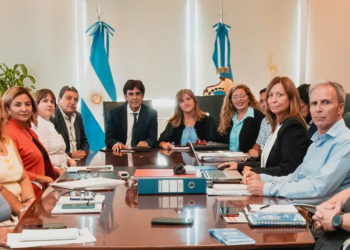 San Juan: Gobierno y gremios docentes logran acuerdo salarial para el primer semestre de 2026