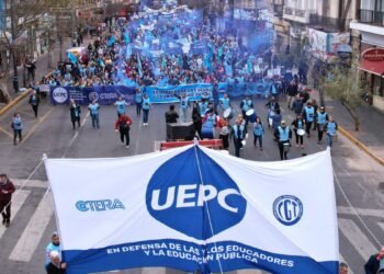 Córdoba: el Gobierno presenta nueva oferta salarial para docentes tras semanas de tensión