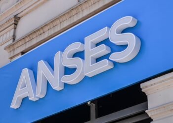 Hoy se abonan los haberes a jubilados y AUH: ¿Cuánto cobrarán en abril?