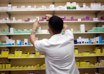 La Provincia de Buenos Aires refuerza programa de medicamentos tras freno nacional