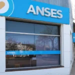 ANSES confirma pagos: ¿cuánto cobramos hoy y qué aumento traerá mayo?