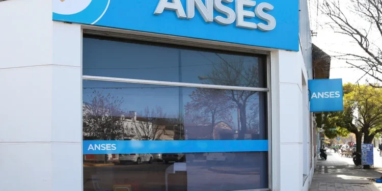 ANSES confirma pagos: ¿cuánto cobramos hoy y qué aumento traerá mayo?