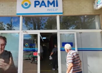 Jubilados y trabajadoras exigen que se destinen fondos para mejorar sus ingresos y salud