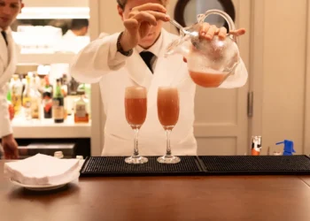 Aumento de sueldos para gastronómicos: nuevos salarios se aplican desde abril 2026