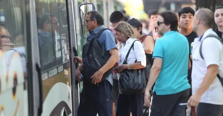 El Gobierno dialogó con transportistas del AMBA y promete mejoras tras aumento de combustible