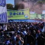 La CGT se moviliza en Plaza de Mayo y avisa: “El trabajo es con derechos o es esclavo”