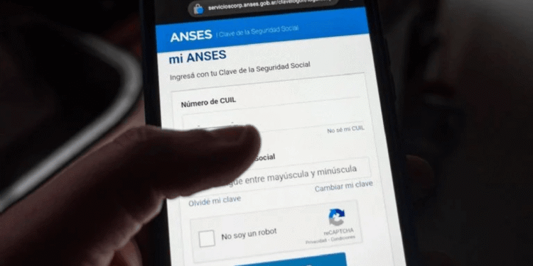 ¿Cómo tramitar la Libreta AUH en Mi ANSES y cuándo se cobrará el 20% retenido?