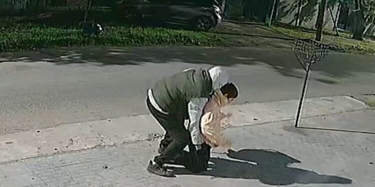 Delincuente asalta a nene de 12 años camino a la escuela y lo obliga a desnudarse