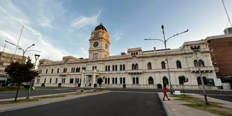 El Gobierno provincial convoca a paritarias para salarios de estatales y docentes esta semana